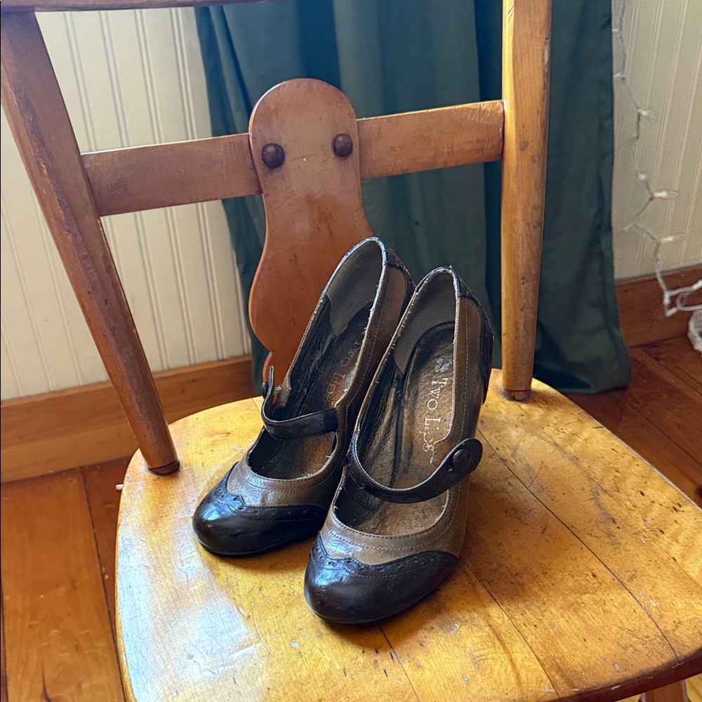 Two Lips Black and Tan Heels